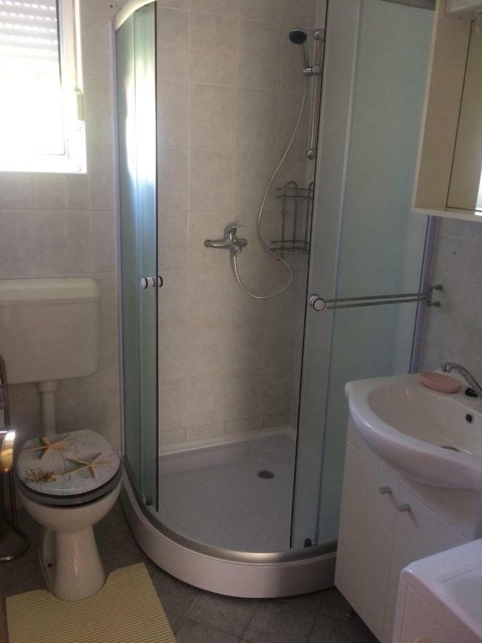 Obiteljski Apartman Filip U Blizini Plaze Za Djecu Palit Экстерьер фото