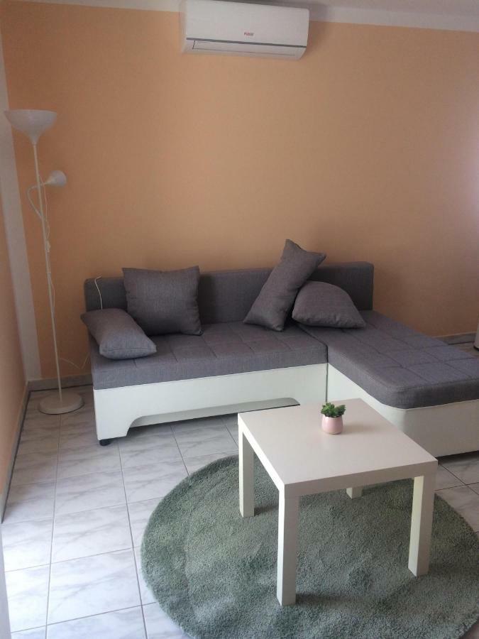 Obiteljski Apartman Filip U Blizini Plaze Za Djecu Palit Экстерьер фото